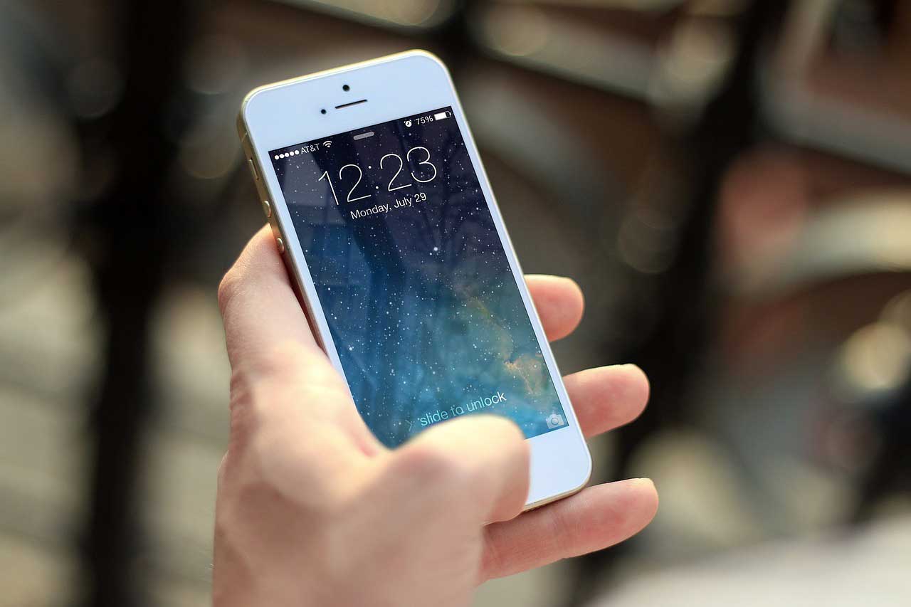 How to Take a Screenshot on Various iPhone Models How to Take a Screenshot on Various iPhone Models